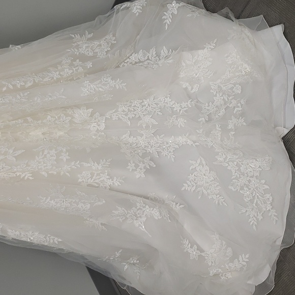 Pre-Owned Oleg Cassini Plus Size Wedding Dress - Picture 8 of 9